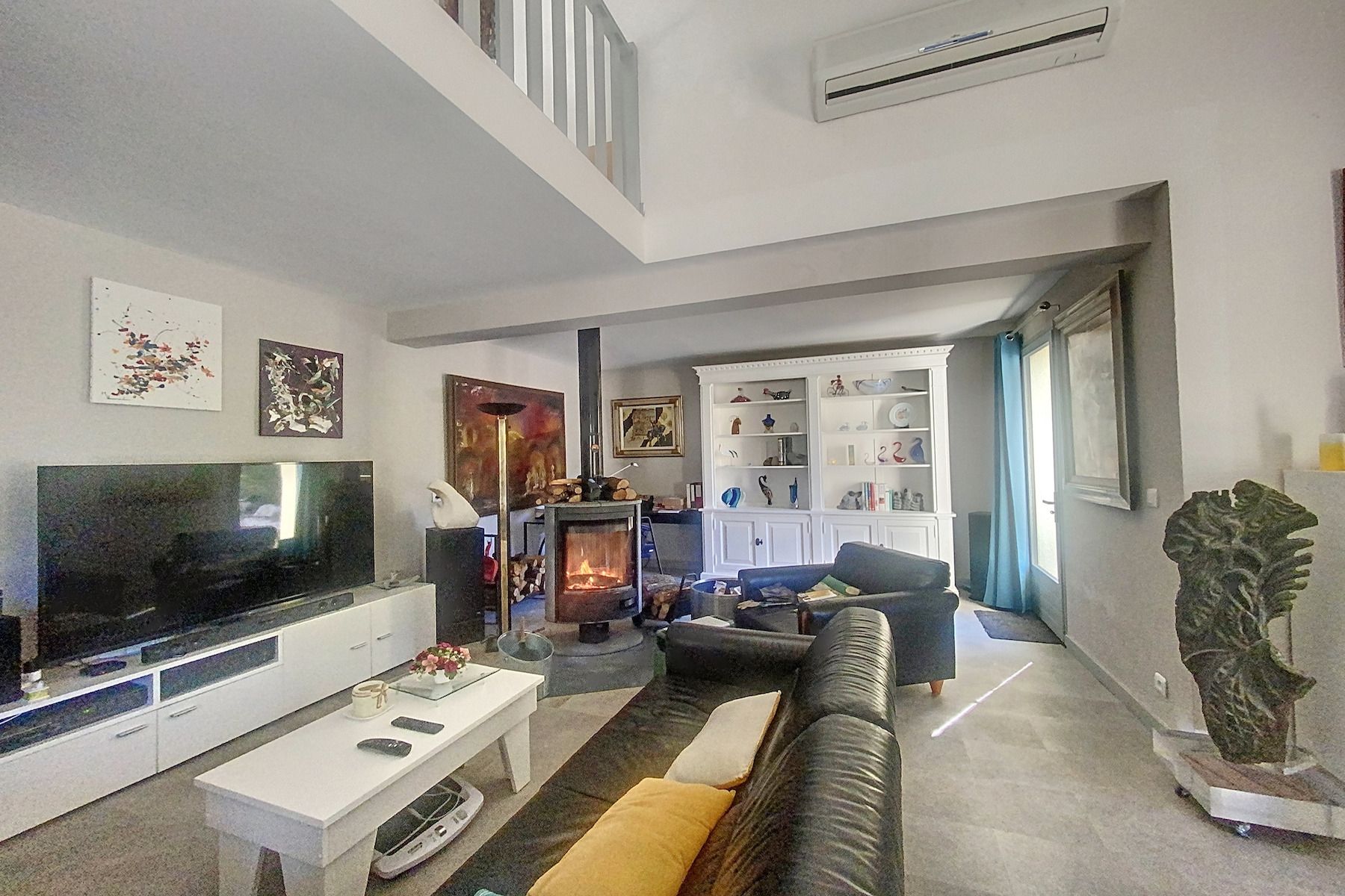 house 6 Rooms for sale on UZES (30700)