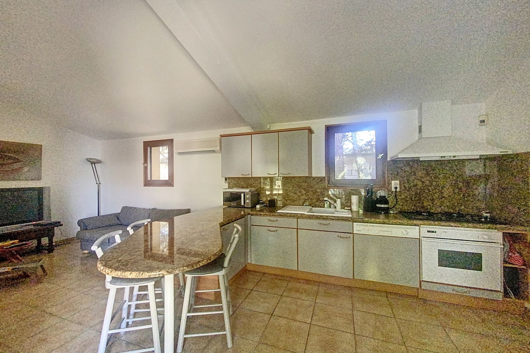 house 6 Rooms for sale on UZES (30700)