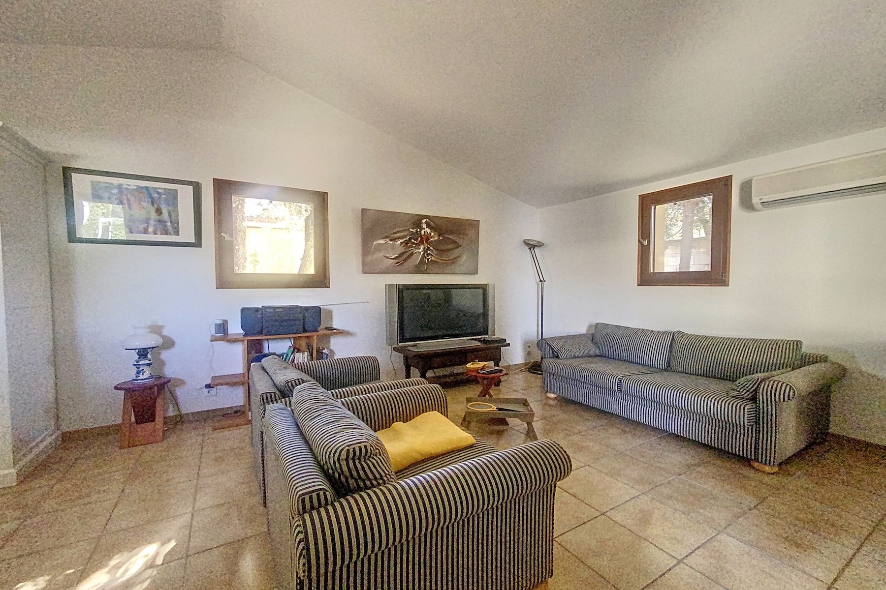 house 6 Rooms for sale on UZES (30700)