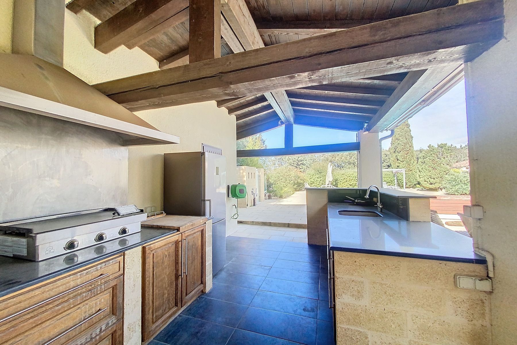 house 6 Rooms for sale on UZES (30700)