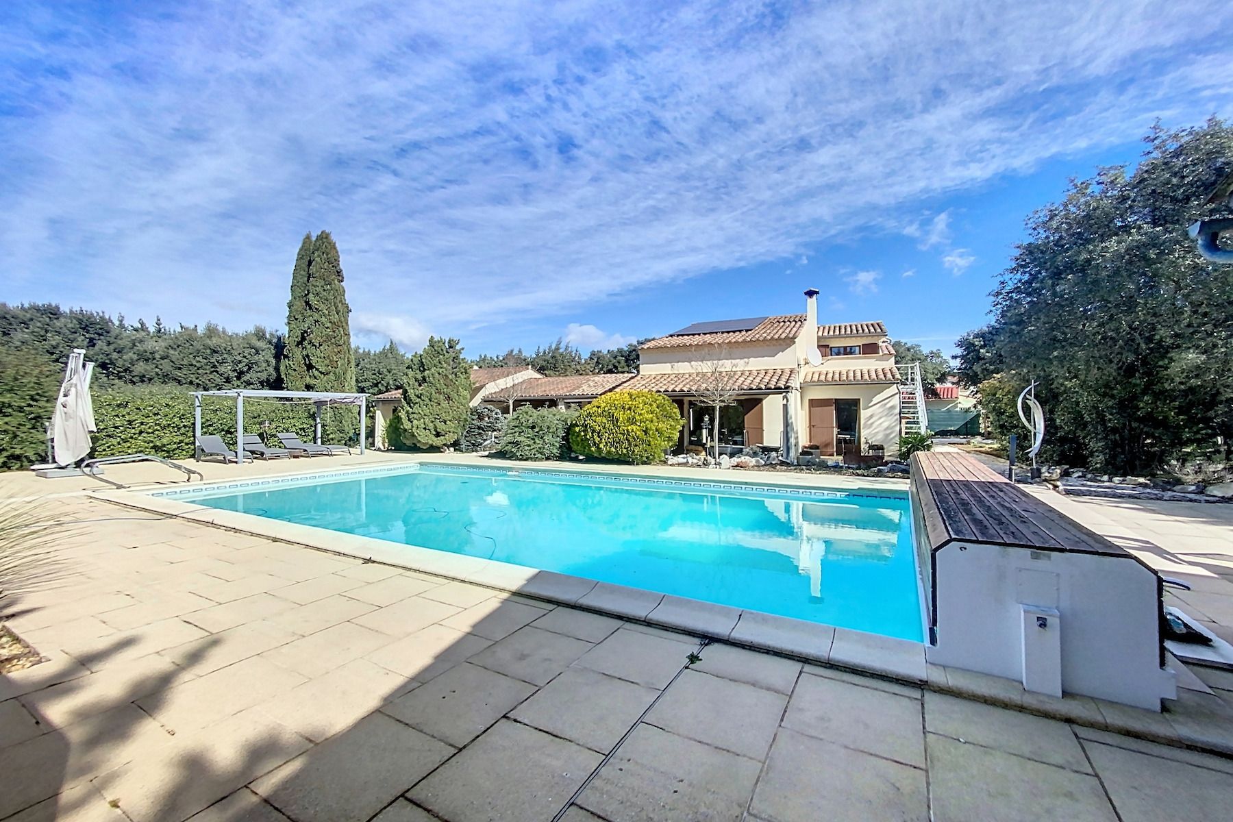 house 6 Rooms for sale on UZES (30700)