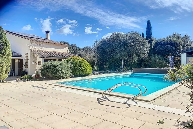 house 6 Rooms for sale on UZES (30700)