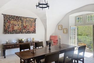 castle 10 Rooms for sale on UZES (30700)
