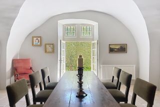 castle 10 Rooms for sale on UZES (30700)