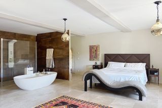 castle 10 Rooms for sale on UZES (30700)