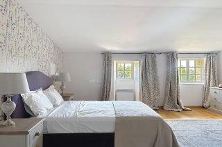 castle 10 Rooms for sale on UZES (30700)