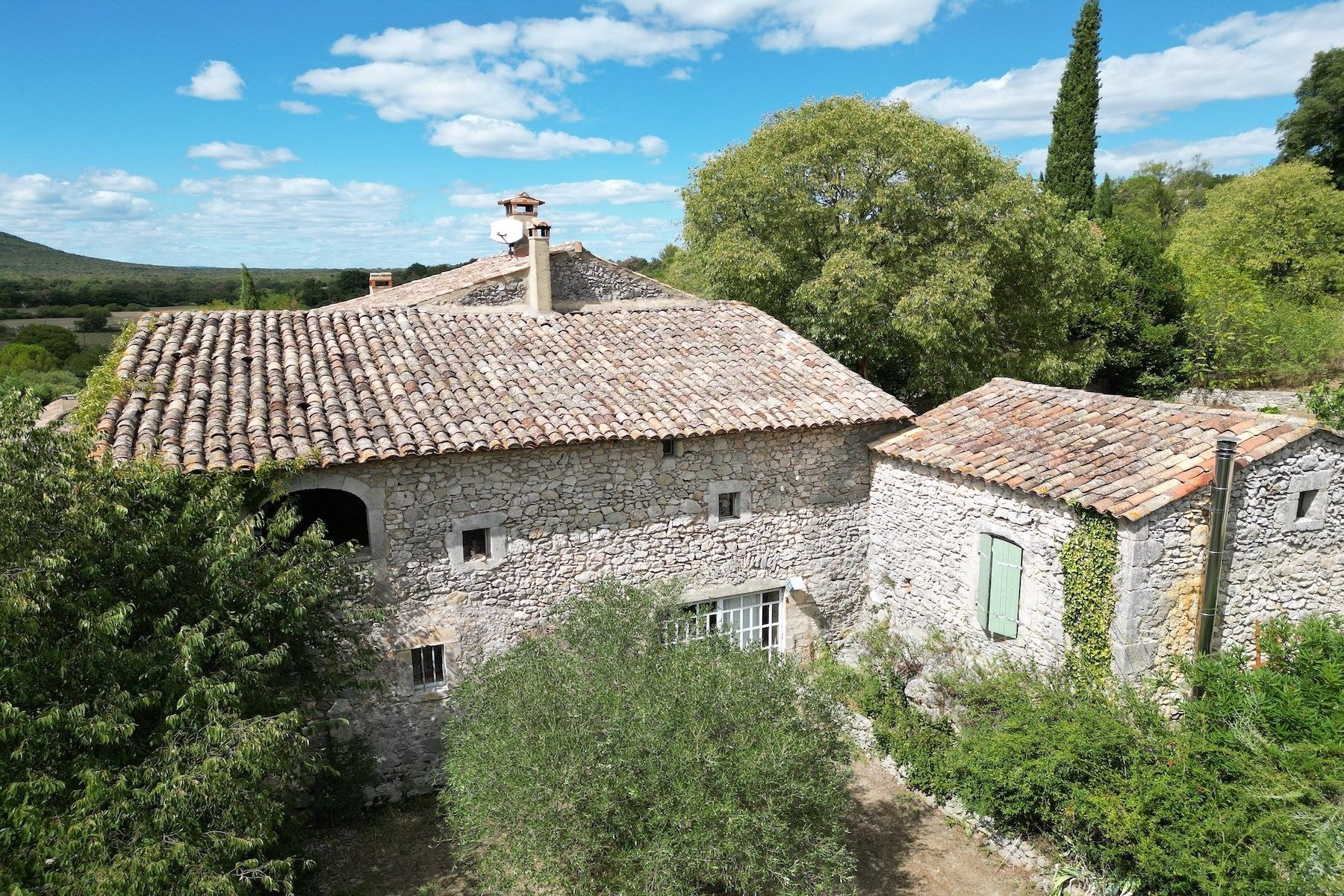 propriété 10 Pièces en vente sur LUSSAN (30580)