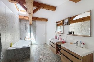 house 5 Rooms for sale on COLLIAS (30210)