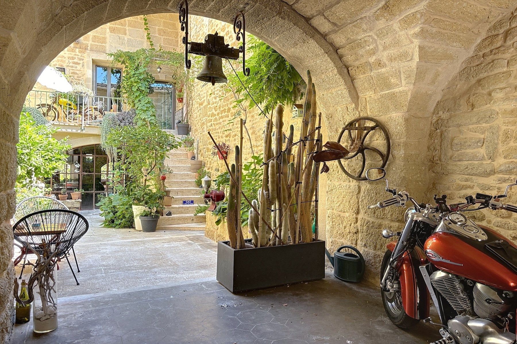 maison 9 Pièces en vente sur AUBAIS (30250)