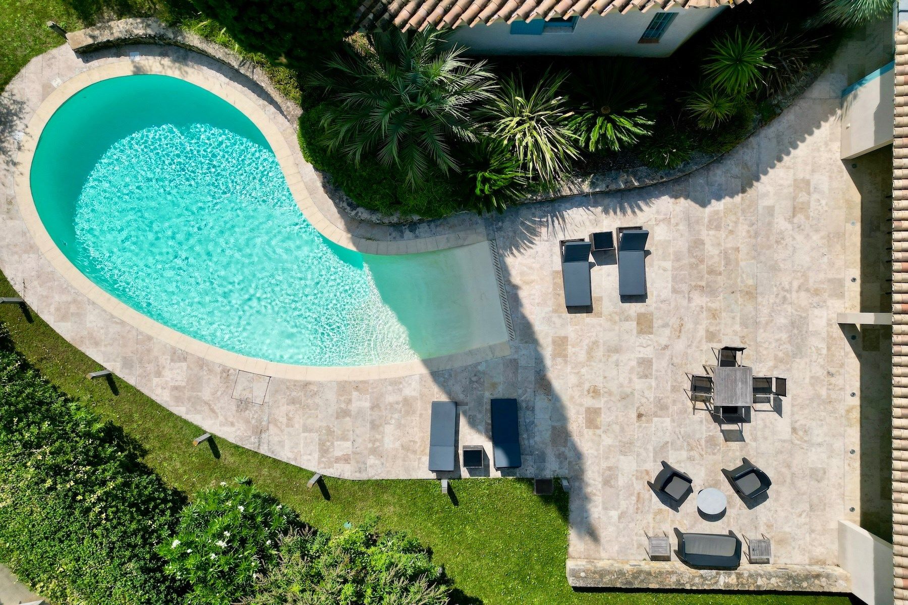 house 8 Rooms for sale on UZES (30700)