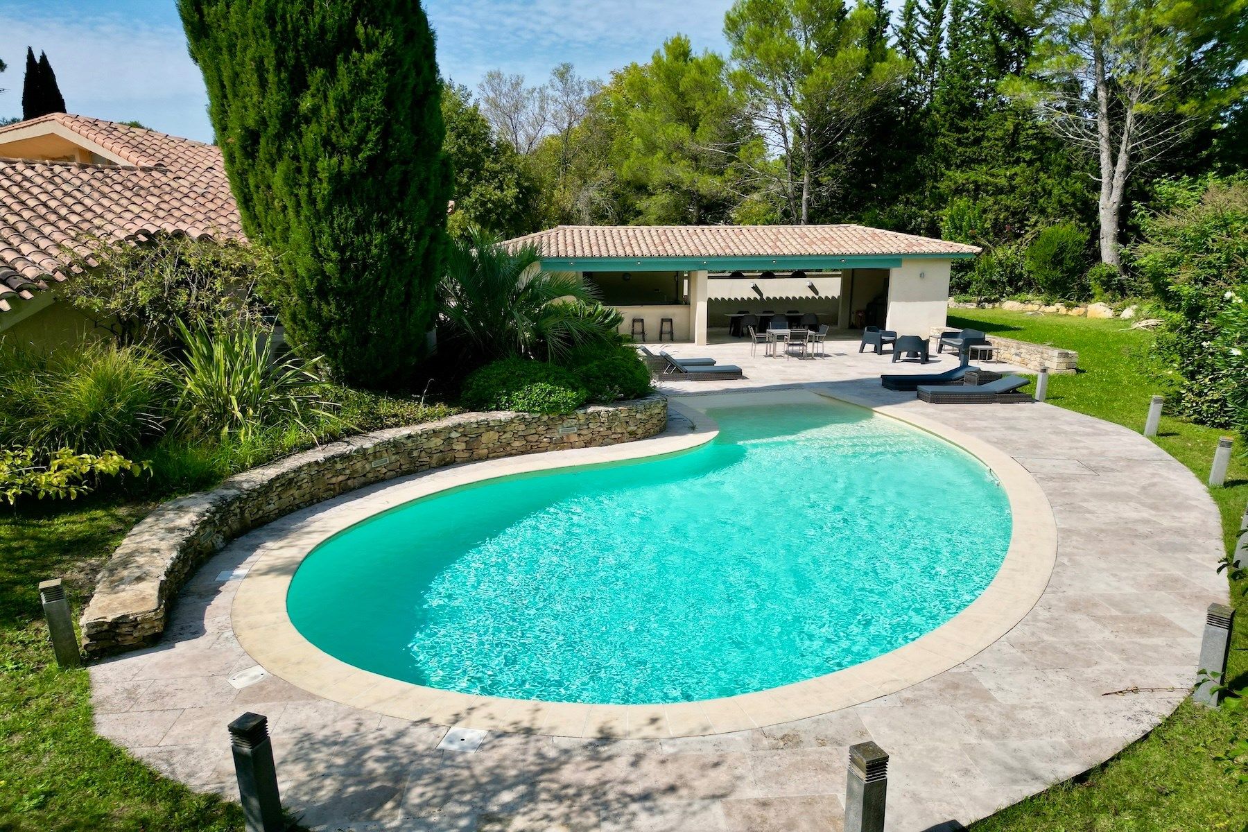 house 8 Rooms for sale on UZES (30700)