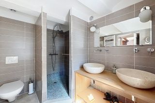 house 8 Rooms for sale on BARJAC (30430)