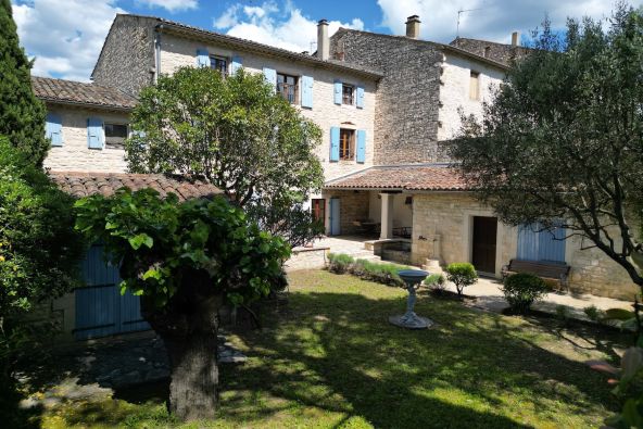 Vente Maison Barjac 8 Pièces 233 m²