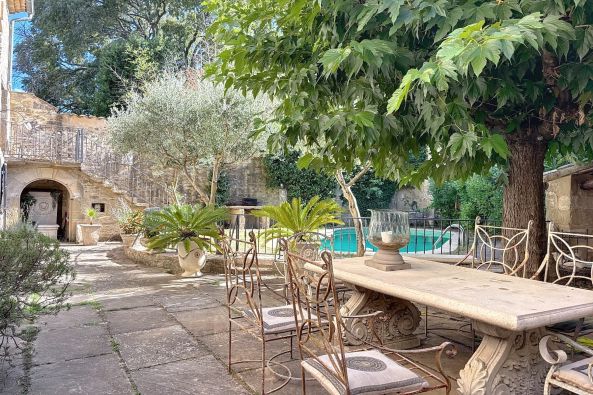 Vente Maison Uzès 12&nbsp;Pièces 330&nbsp;m²