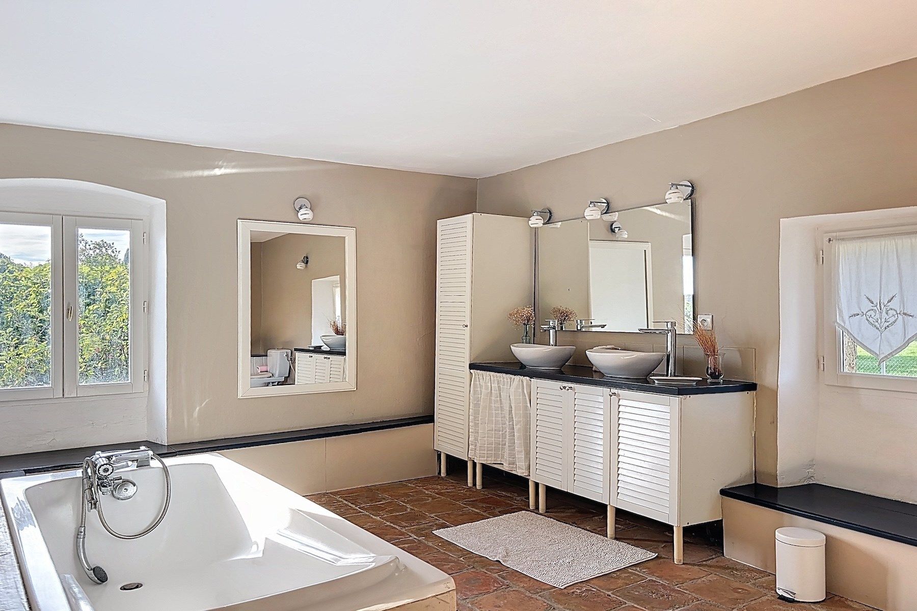 house 7 Rooms for sale on UZES (30700)