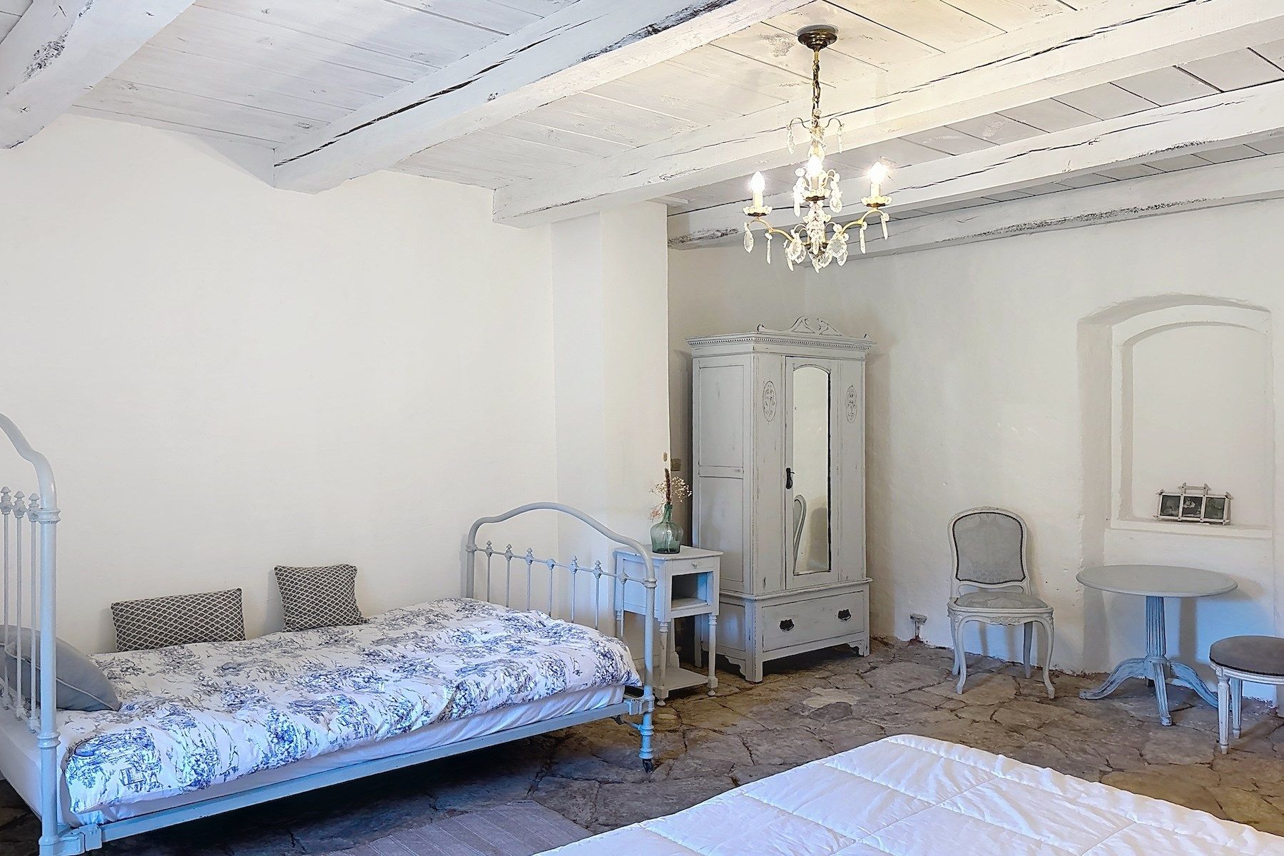 house 7 Rooms for sale on UZES (30700)