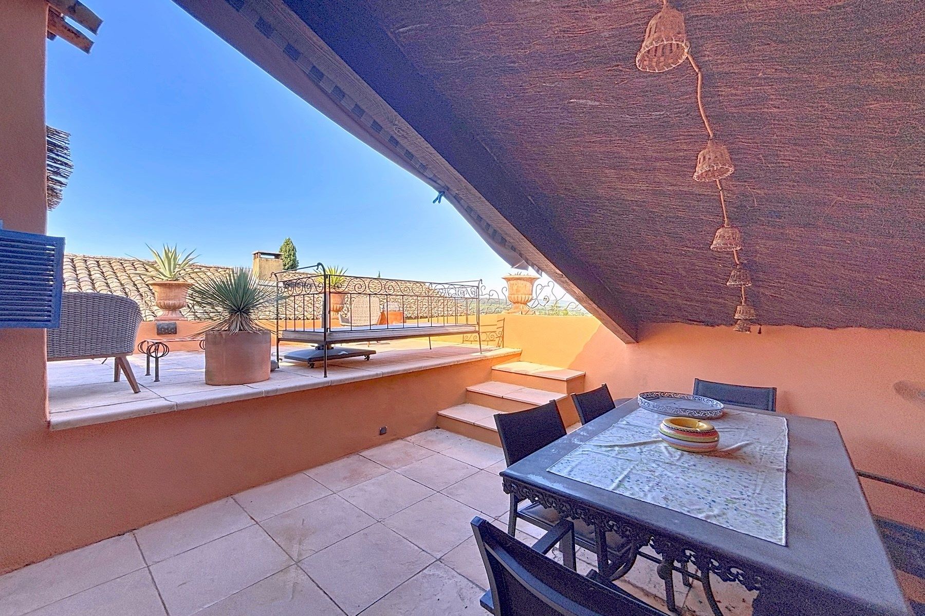 house 5 Rooms for sale on UZES (30700)