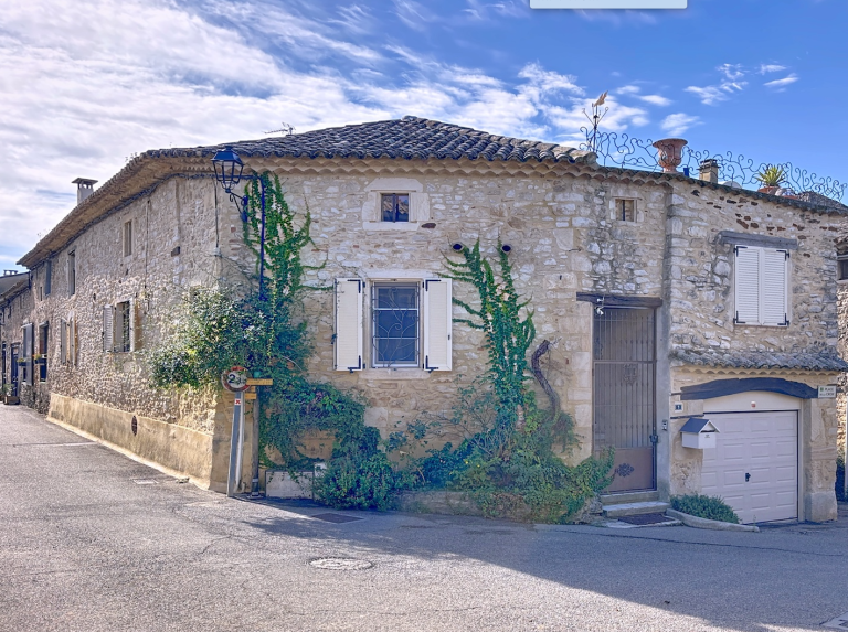 house 5 Rooms for sale on UZES (30700)