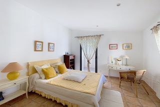 townhouse 5 Rooms for sale on NIMES (30000)