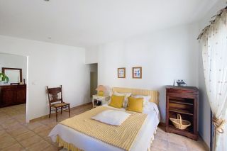 townhouse 5 Rooms for sale on NIMES (30000)