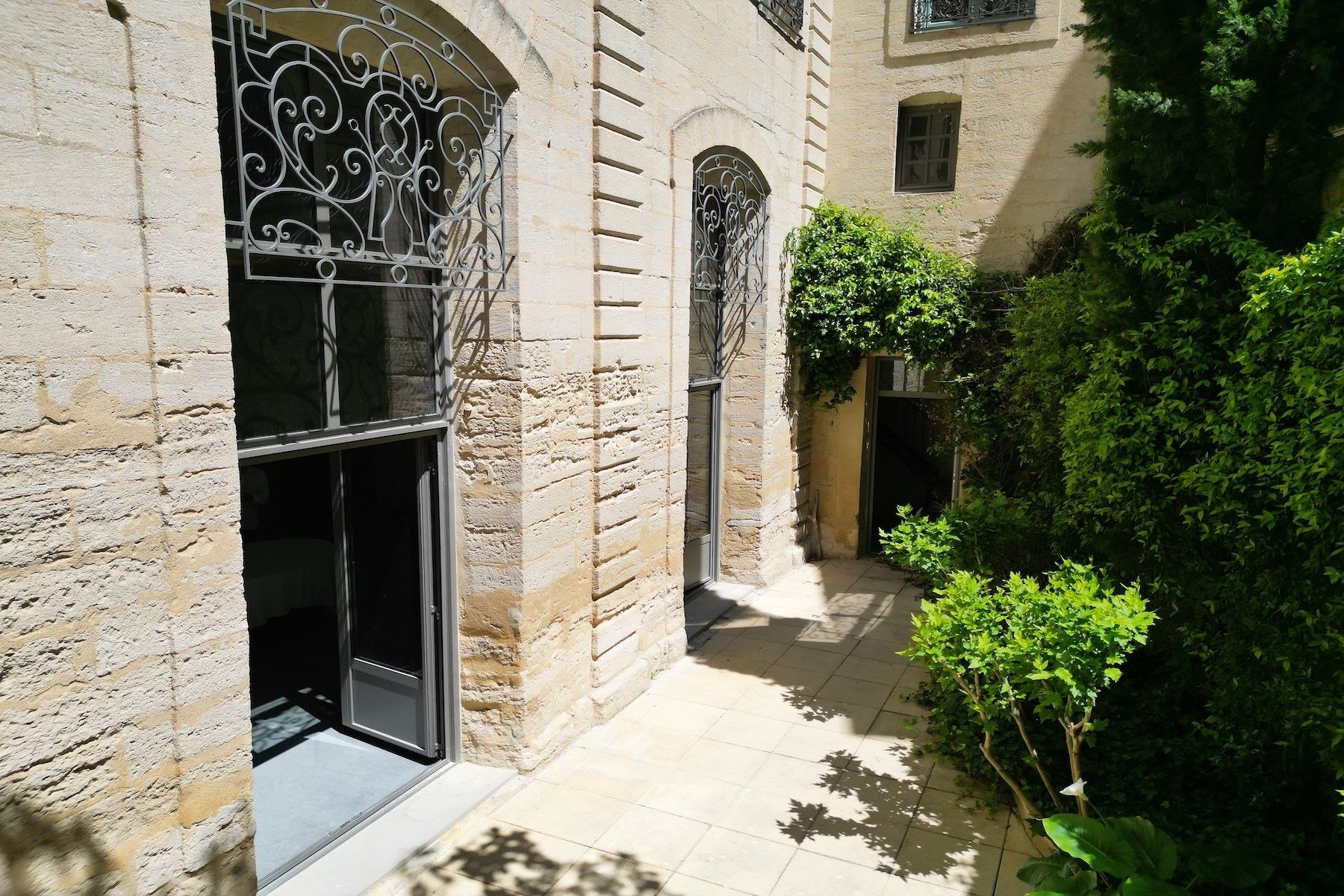 mansion (hôtel particulier) 5 Rooms for sale on UZES (30700)