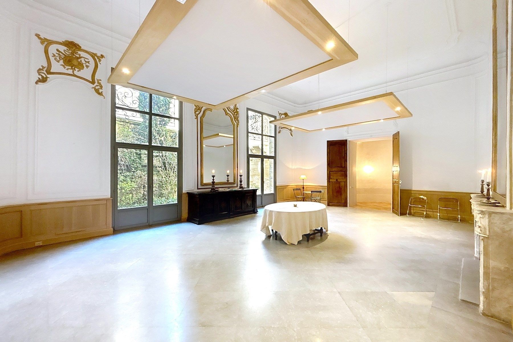 mansion (hôtel particulier) 5 Rooms for sale on UZES (30700)