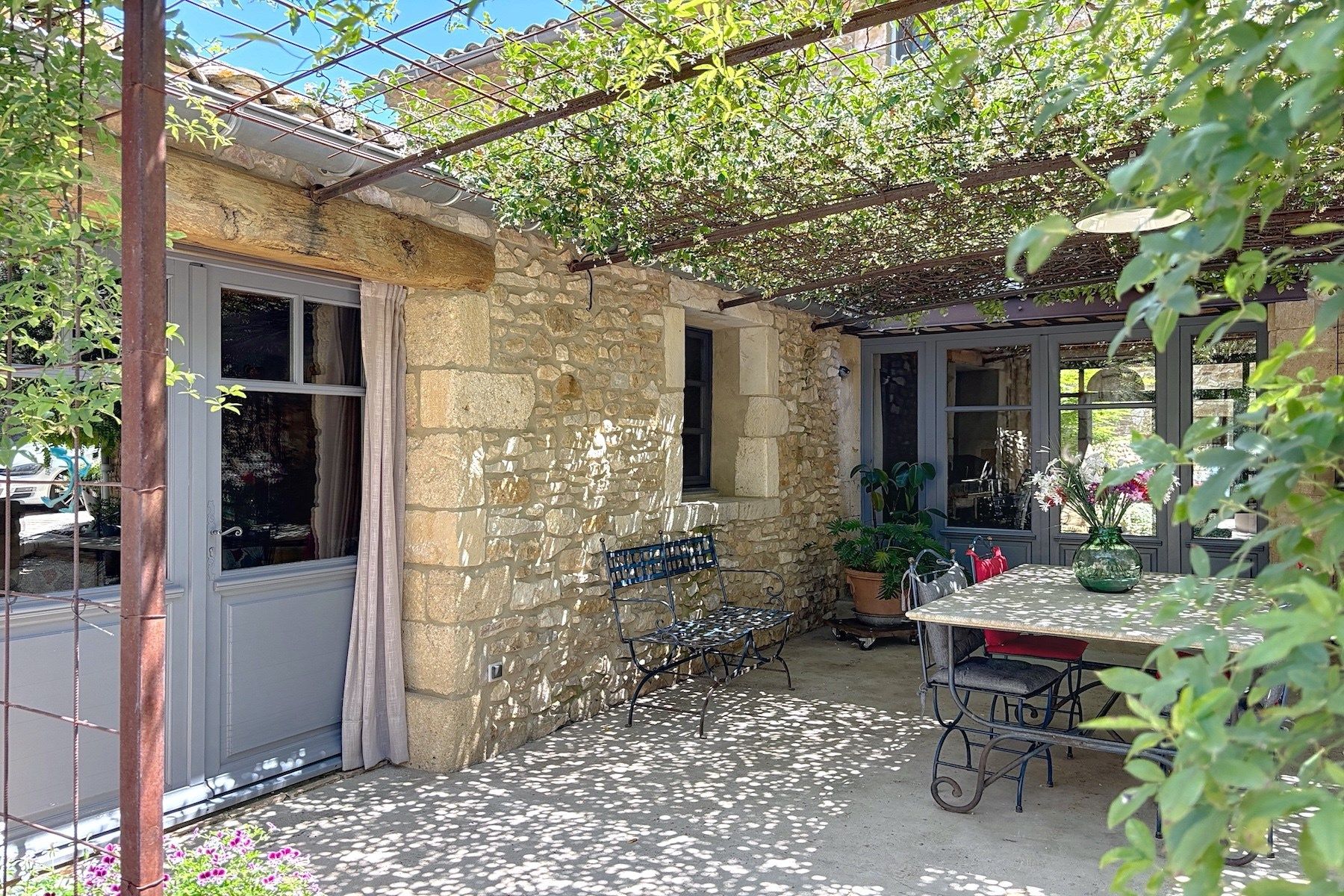 house 11 Rooms for sale on UZES (30700)