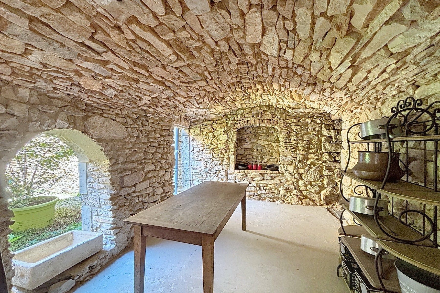 house 11 Rooms for sale on UZES (30700)