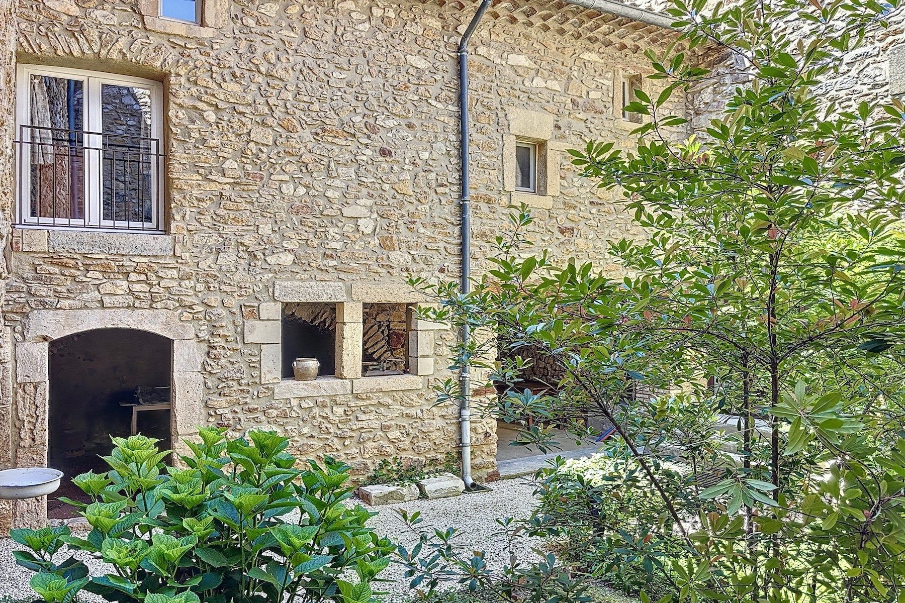 house 11 Rooms for sale on UZES (30700)