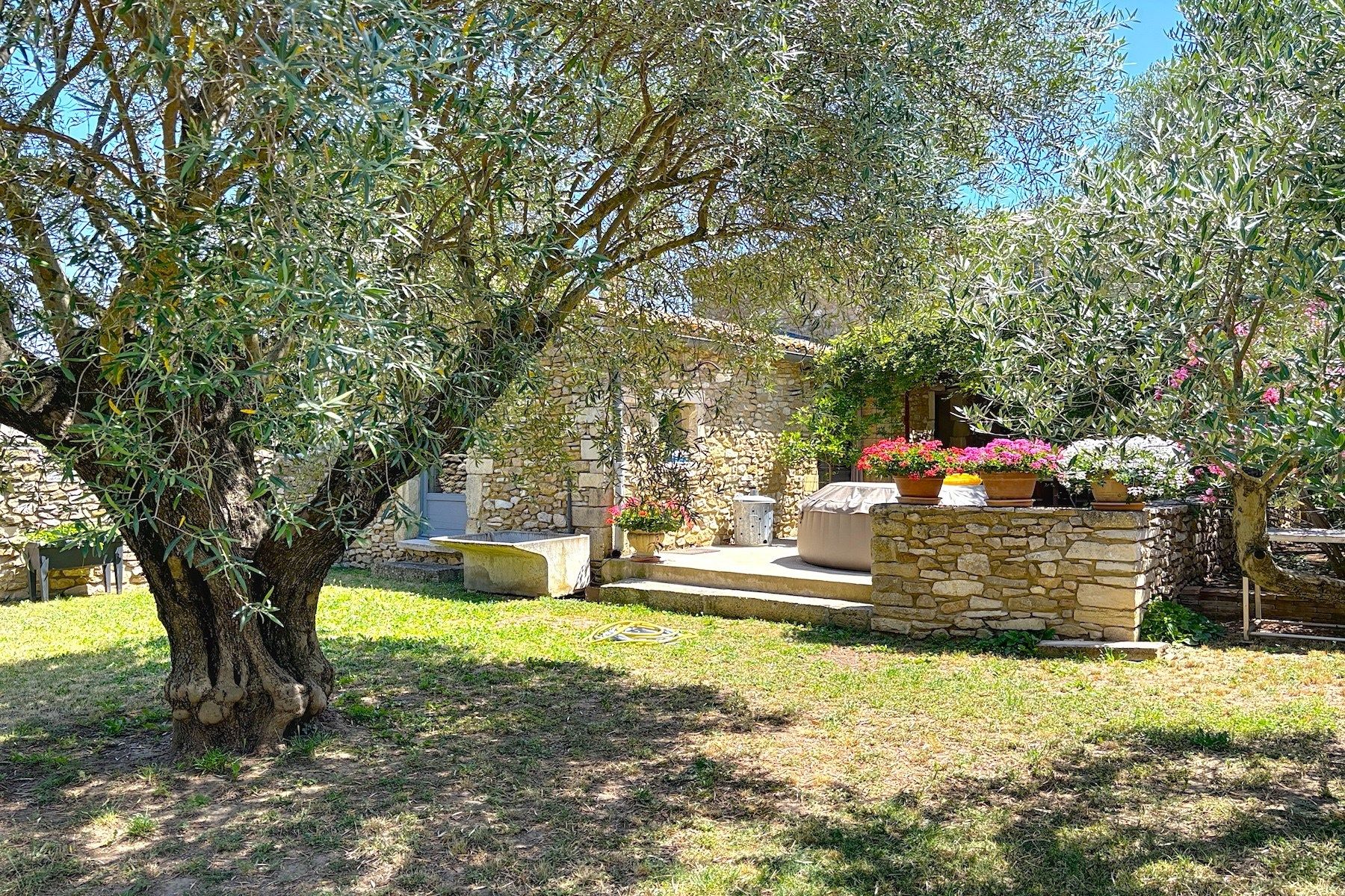 house 11 Rooms for sale on UZES (30700)