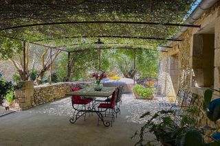 house 11 Rooms for sale on UZES (30700)