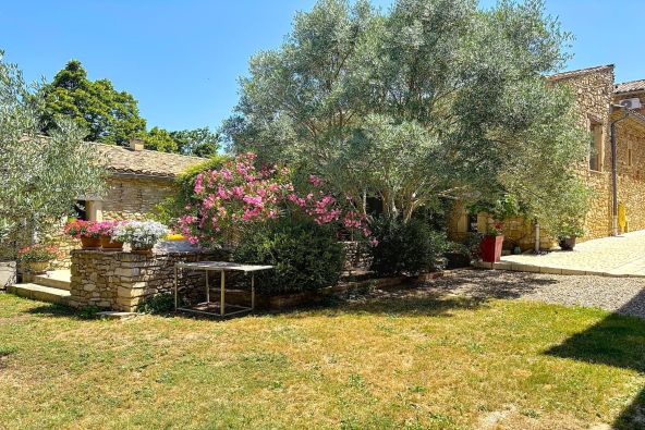 Sale House Uzès 11&nbsp;Rooms 295&nbsp;m²