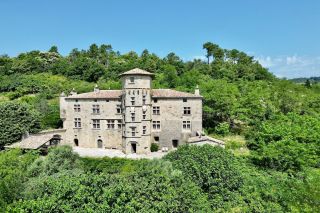château 15 Pièces en vente sur VALLON PONT D ARC (07150)