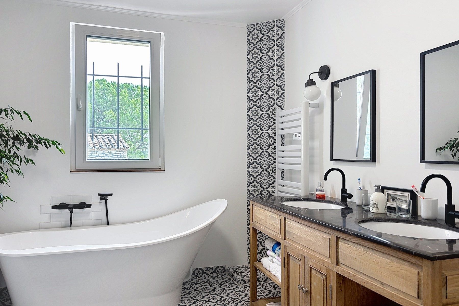 house 6 Rooms for sale on UZES (30700)