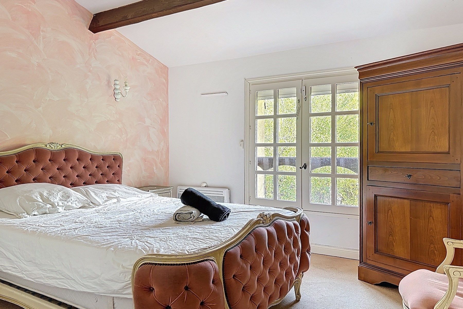 house 9 Rooms for sale on NIMES (30900)