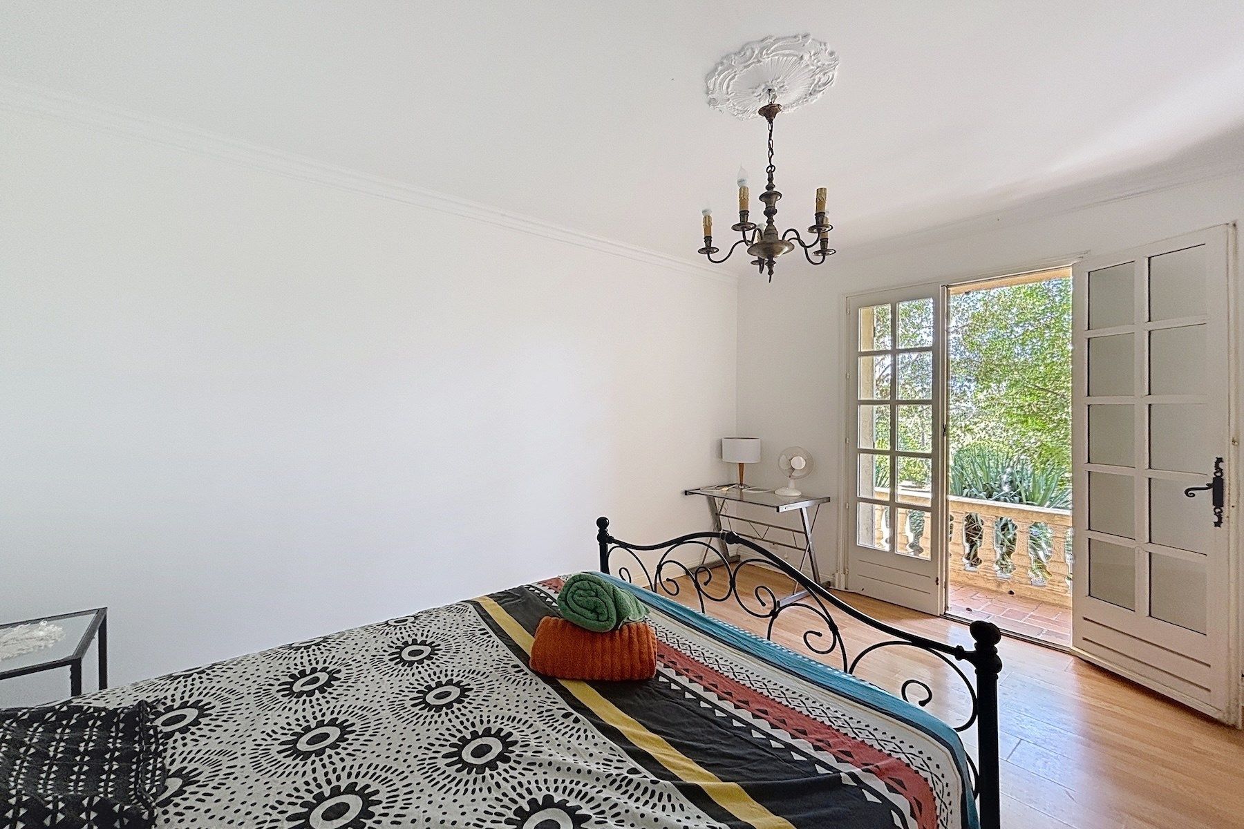 house 9 Rooms for sale on NIMES (30900)