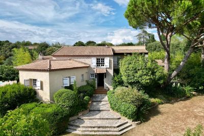 Sale House Nîmes 9 Rooms 220 m²