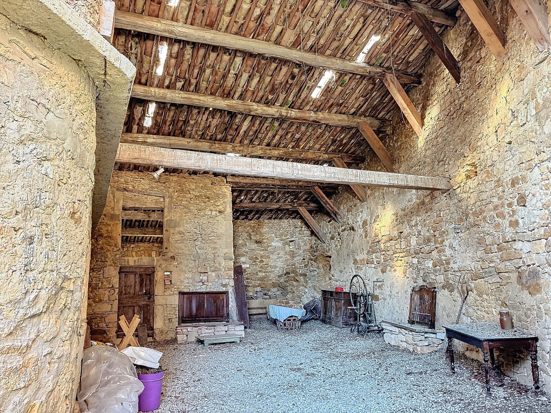 bâtisse à rénover 10 Pièces en vente sur UZES (30700)