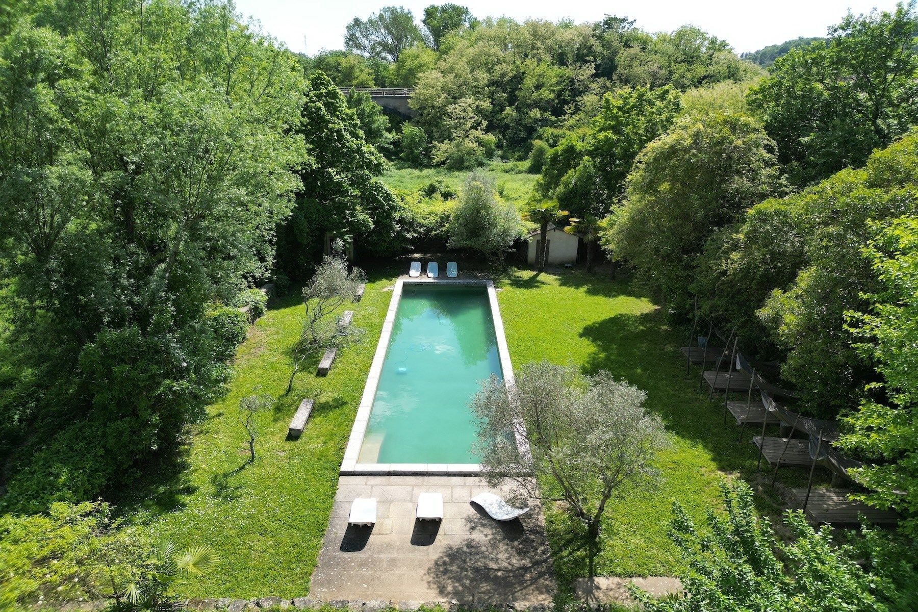 château 12 Pièces en vente sur MONTAREN ET ST MEDIERS (30700)