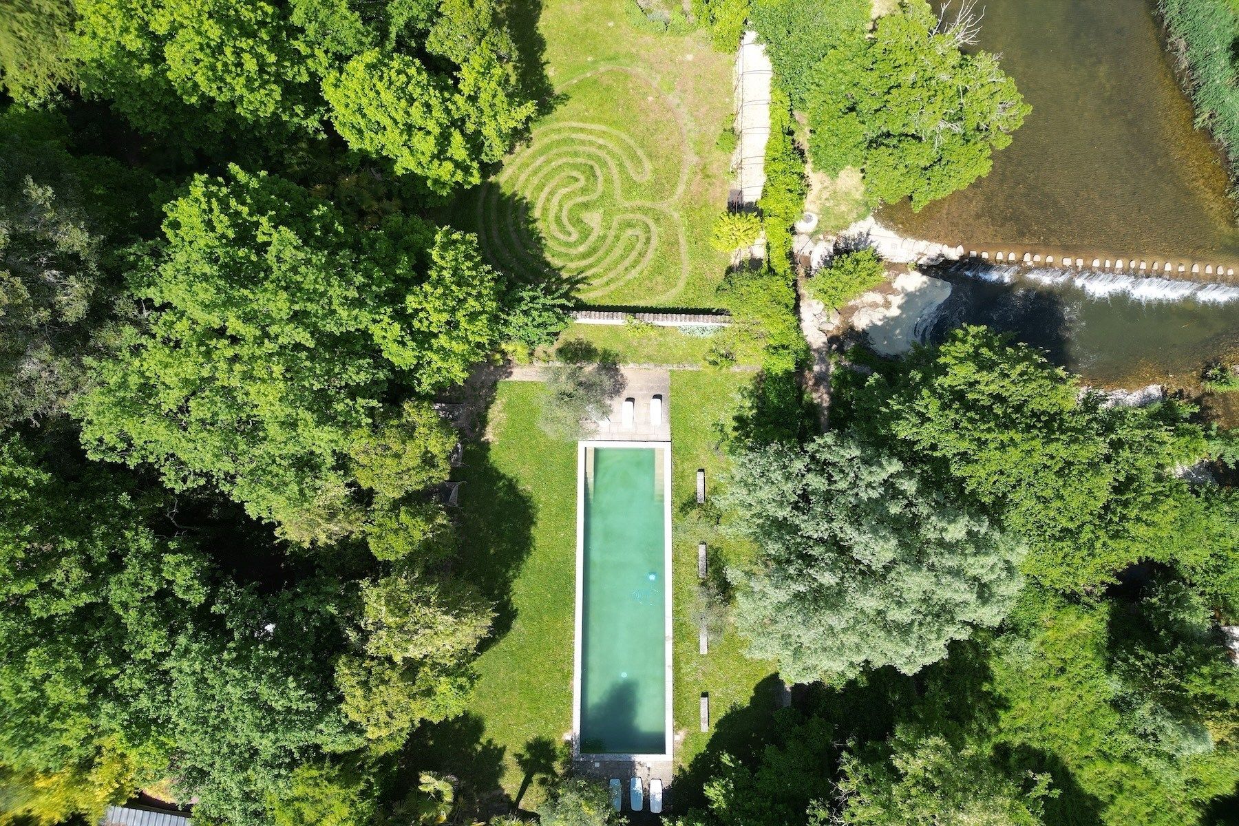 château 12 Pièces en vente sur MONTAREN ET ST MEDIERS (30700)