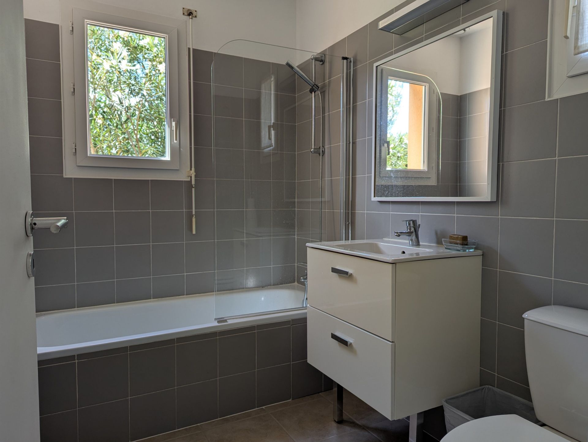 villa 10 Rooms for sale on UZES (30700)