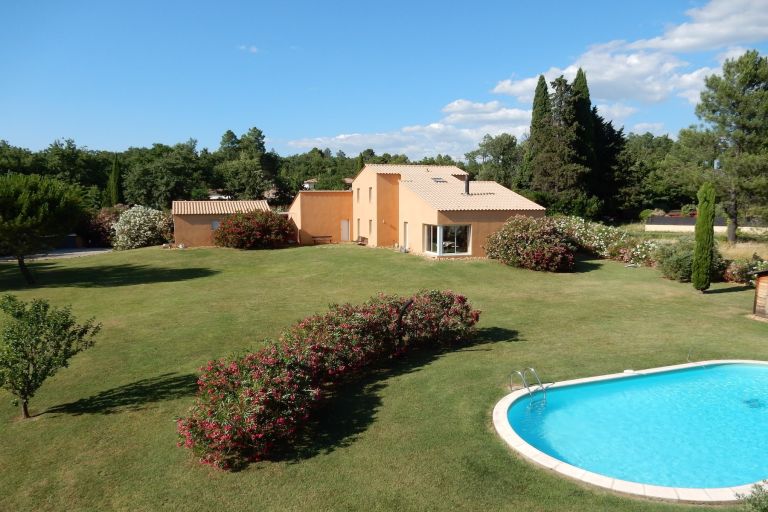 villa 10 Rooms for sale on UZES (30700)