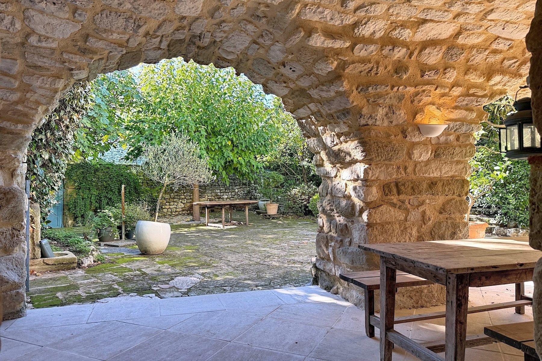 house 9 Rooms for sale on UZES (30700)