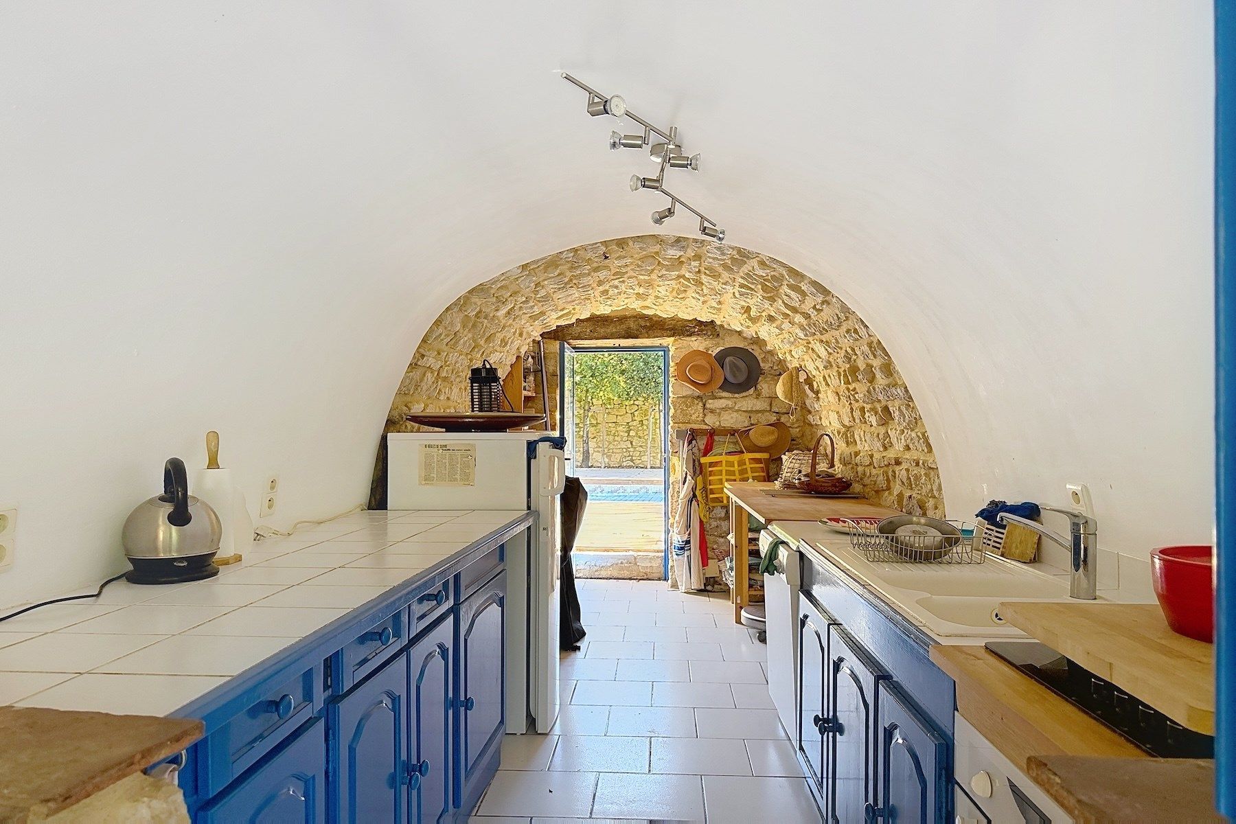 house 9 Rooms for sale on UZES (30700)