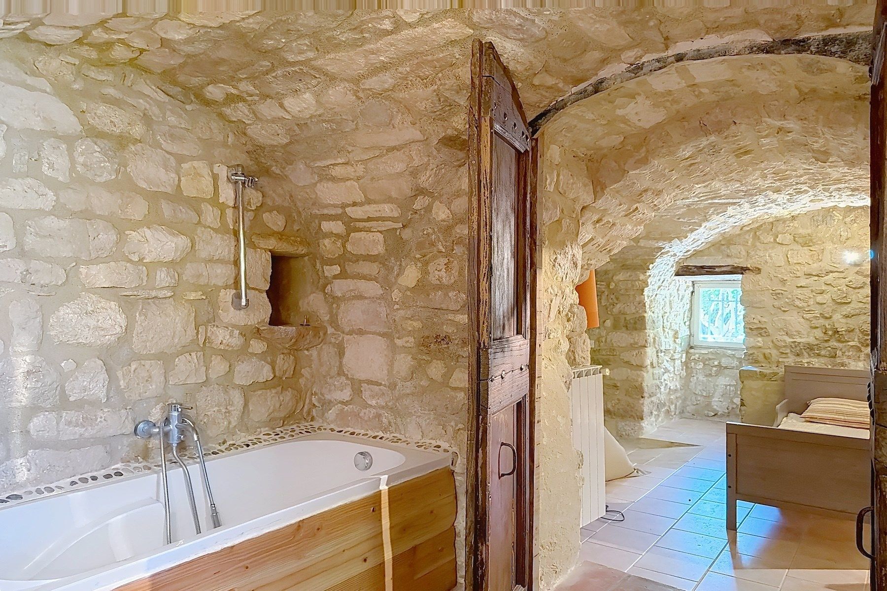house 9 Rooms for sale on UZES (30700)