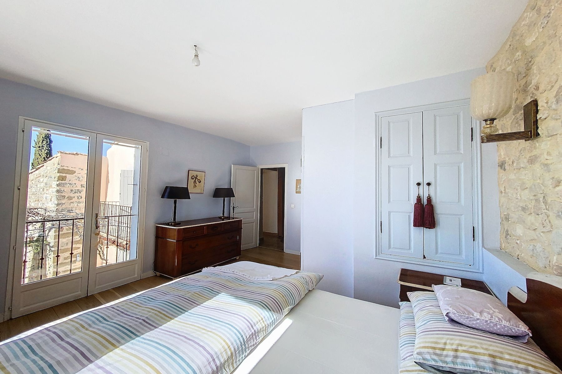 house 7 Rooms for sale on UZES (30700)