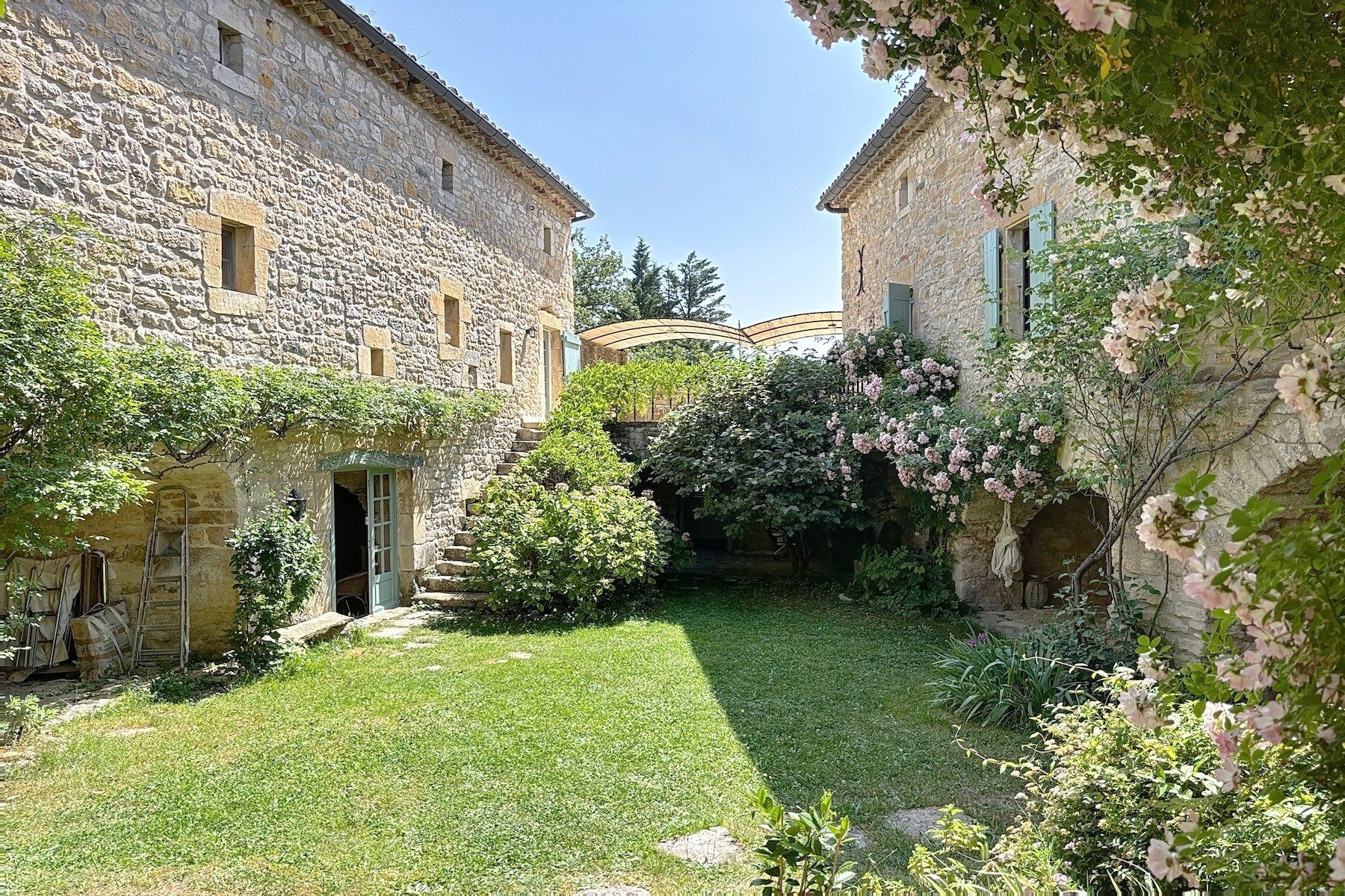 maison 26 Pièces en vente sur BARJAC (30430)