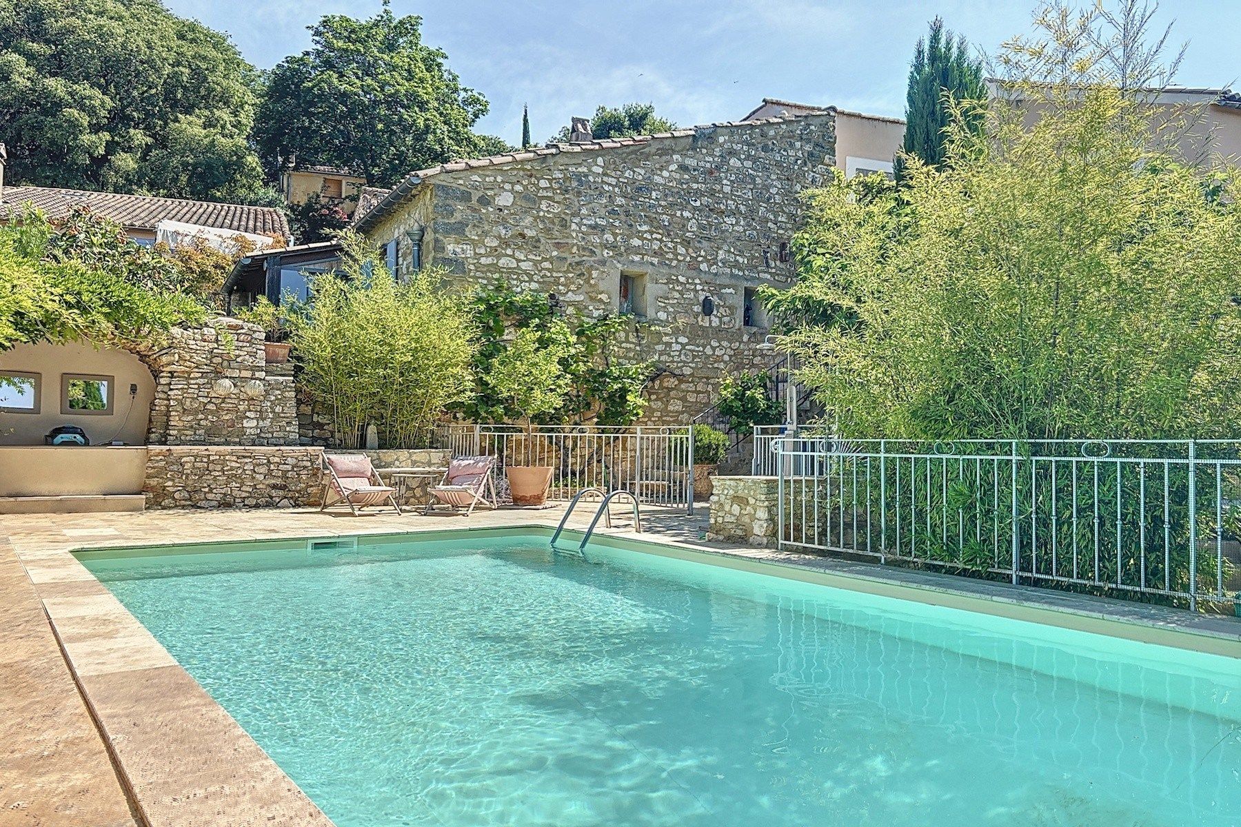 house 7 Rooms for sale on UZES (30700)