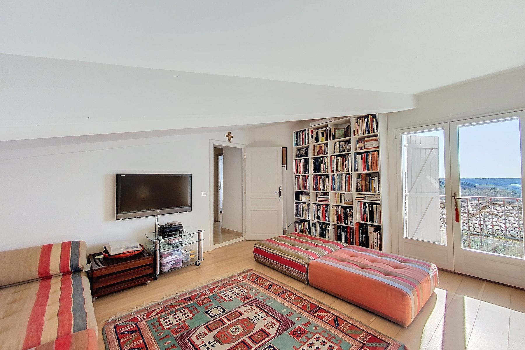 house 7 Rooms for sale on UZES (30700)