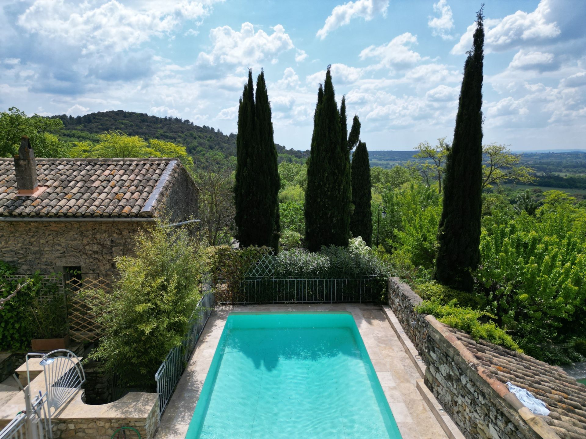 house 7 Rooms for sale on UZES (30700)